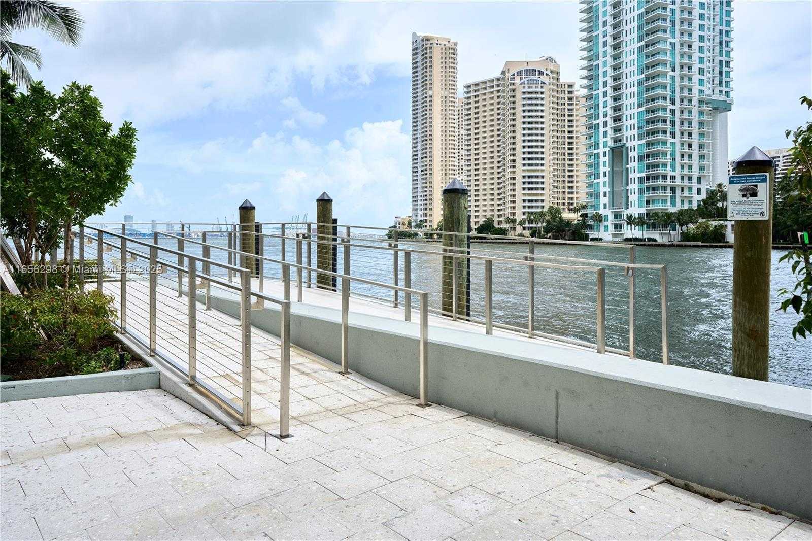 Small Image of 300 BISCAYNE BLVD WAY #6301, Miami Number 17