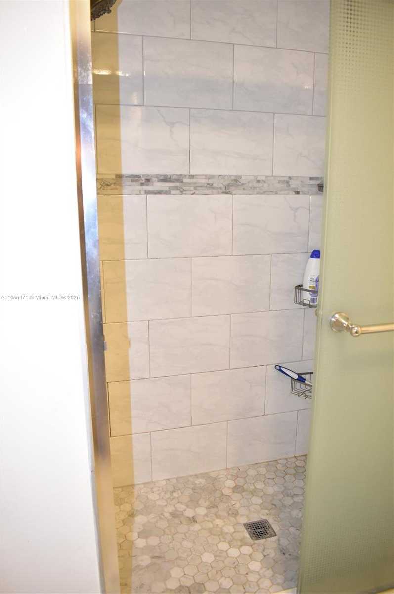 Small Image of 8450 SUNRISE LAKES BLVD #111, Sunrise Number 15