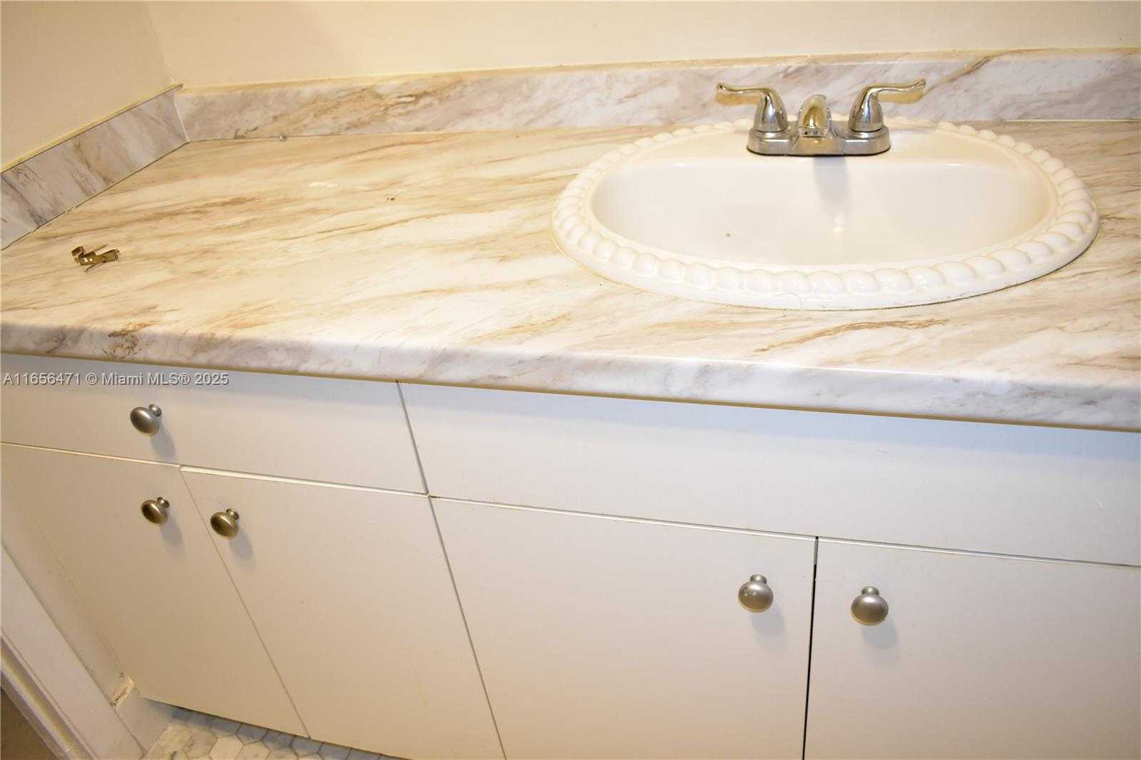 Small Image of 8450 SUNRISE LAKES BLVD #111, Sunrise Number 17