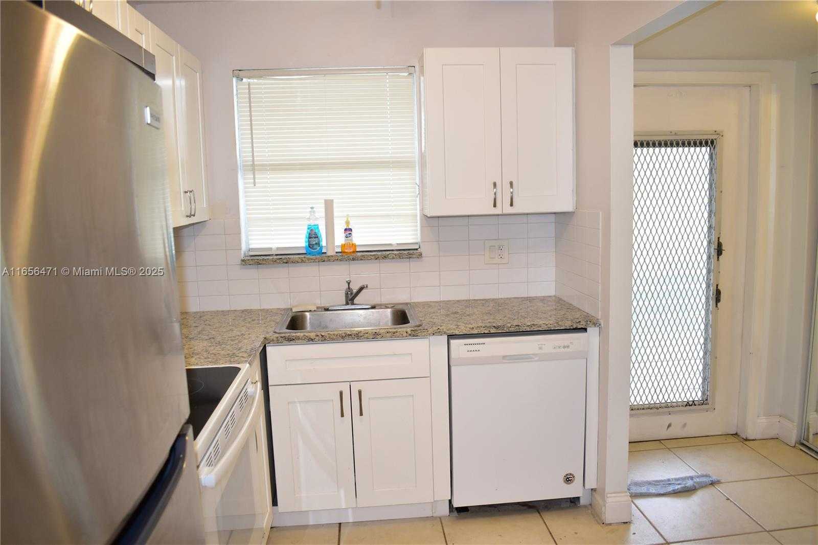 Small Image of 8450 SUNRISE LAKES BLVD #111, Sunrise Number 2