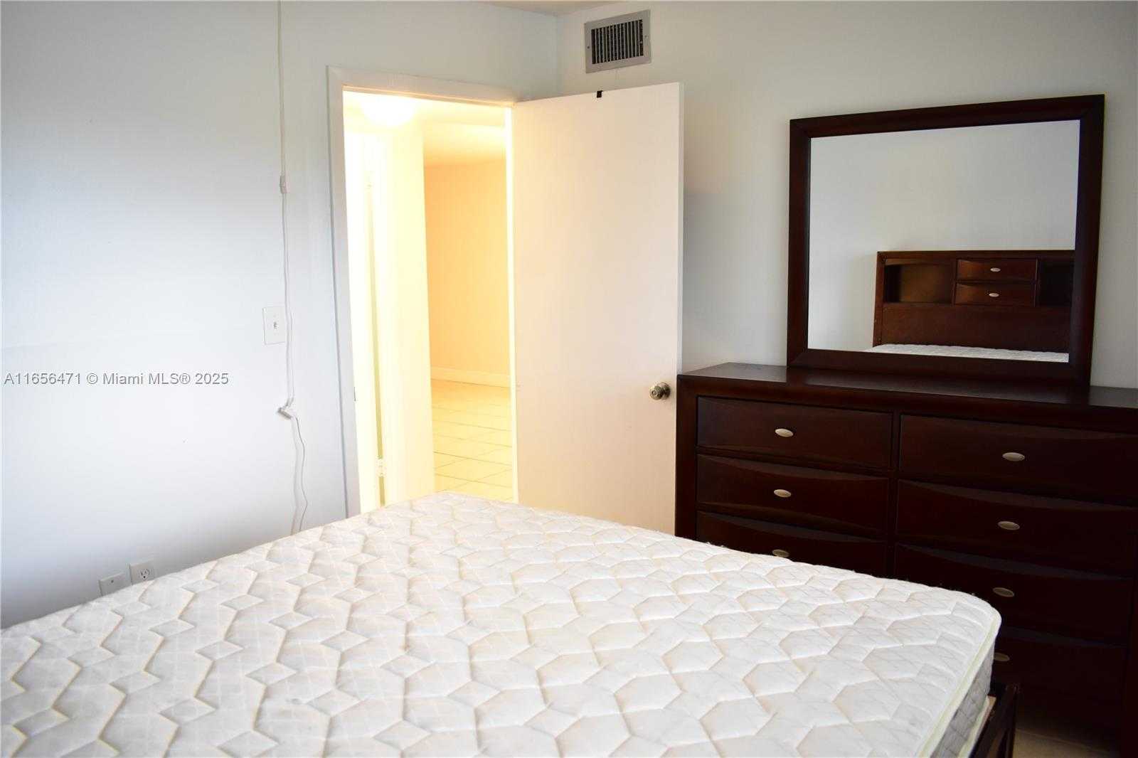 Small Image of 8450 SUNRISE LAKES BLVD #111, Sunrise Number 20