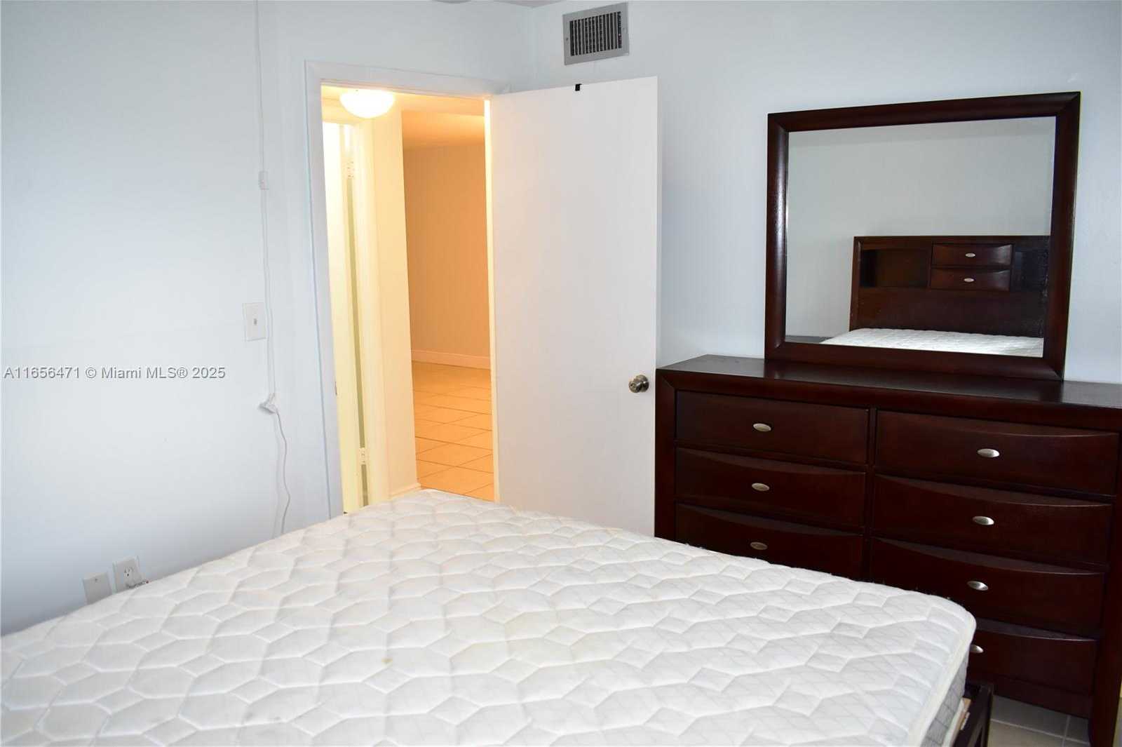 Small Image of 8450 SUNRISE LAKES BLVD #111, Sunrise Number 21