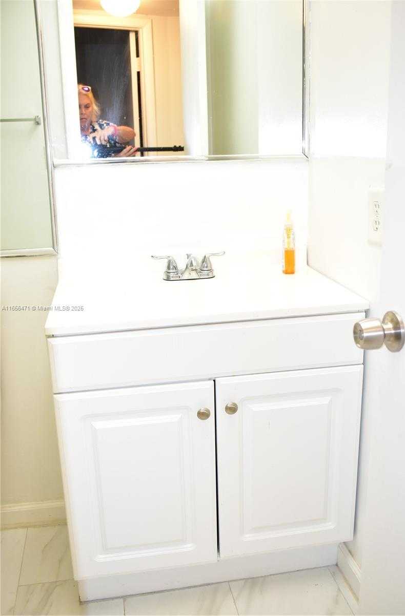 Small Image of 8450 SUNRISE LAKES BLVD #111, Sunrise Number 27
