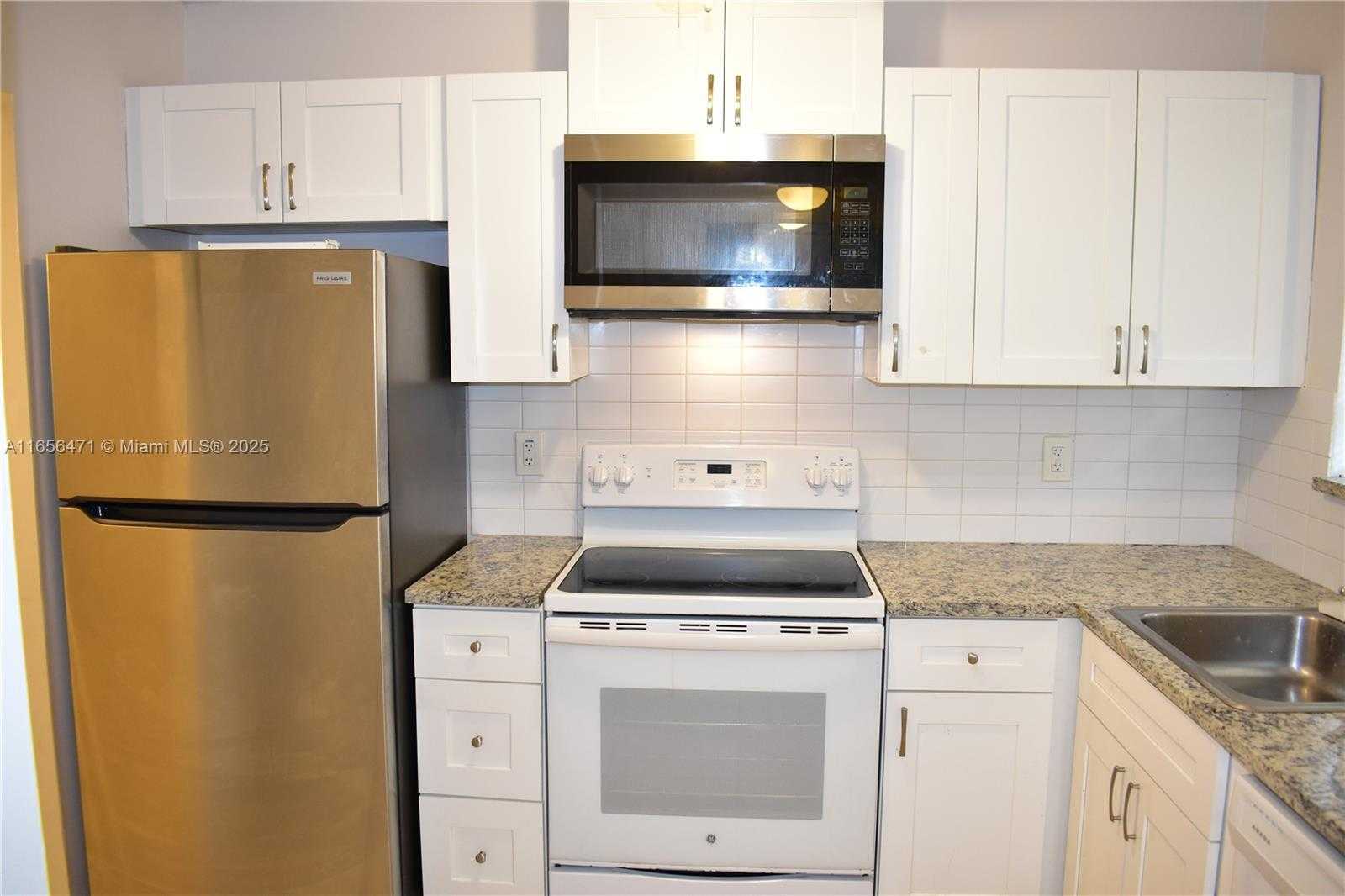 Small Image of 8450 SUNRISE LAKES BLVD #111, Sunrise Number 3