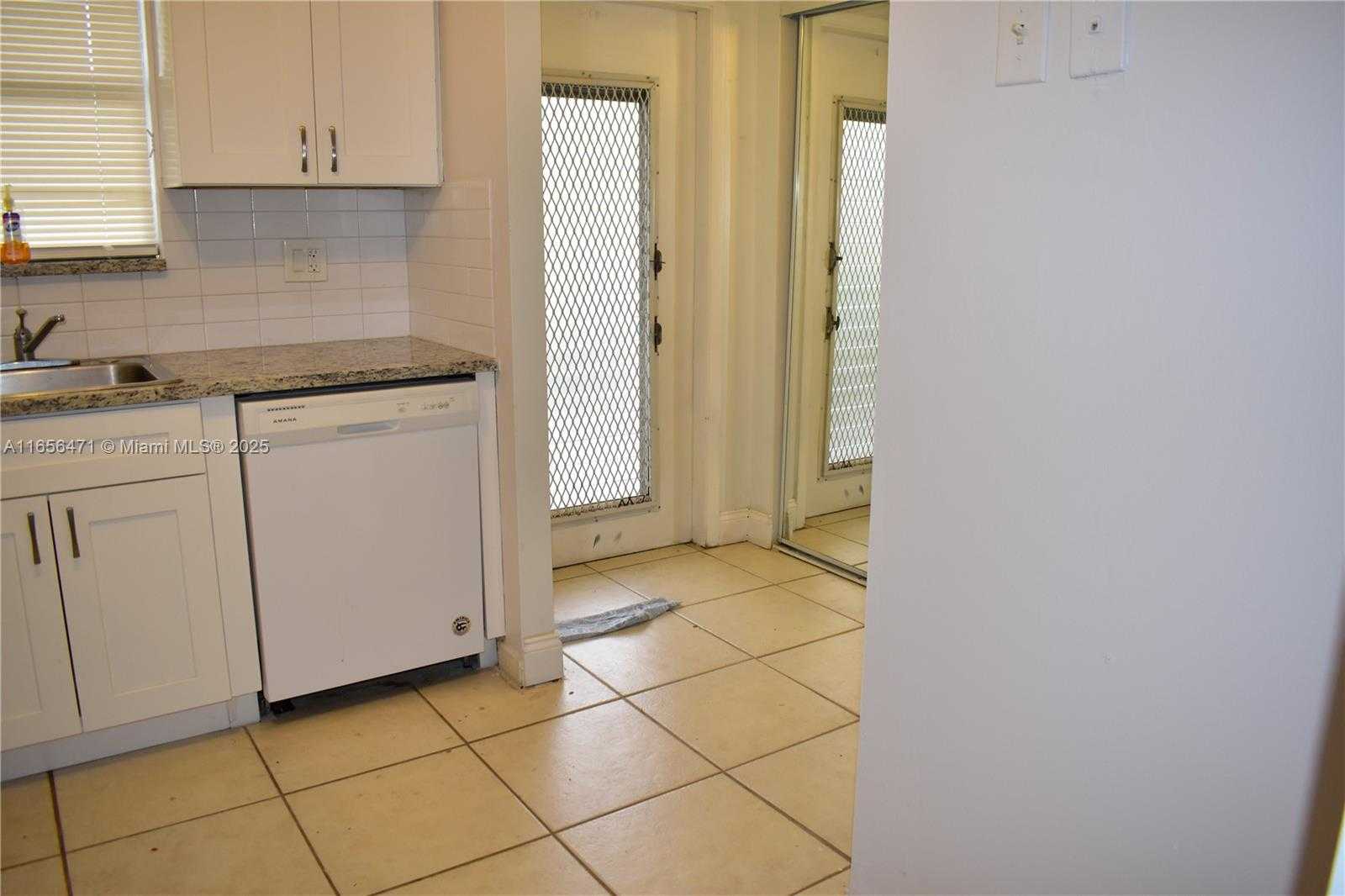 Small Image of 8450 SUNRISE LAKES BLVD #111, Sunrise Number 6