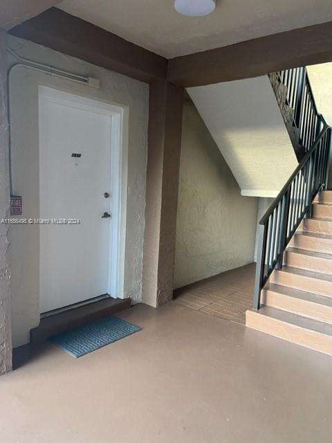 Small Image of 10411 SW 108th Ave, Miami, FL 33176, USA Number 4