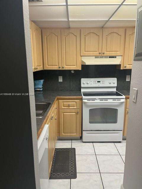 Small Image of 10411 SW 108th Ave, Miami, FL 33176, USA Number 6