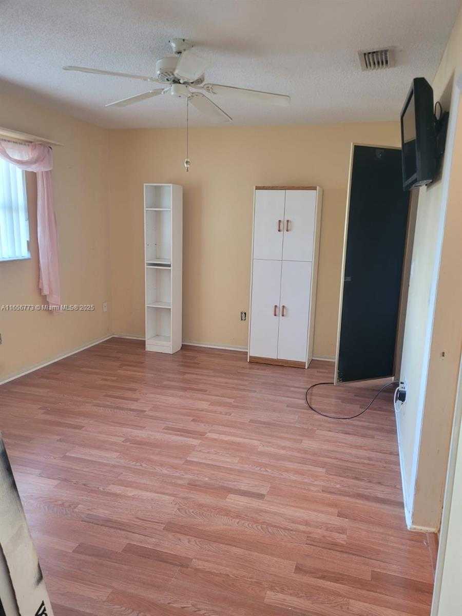 Small Image of 2886 EAST FERNLEY DR E #24, West Palm Beach Number 2