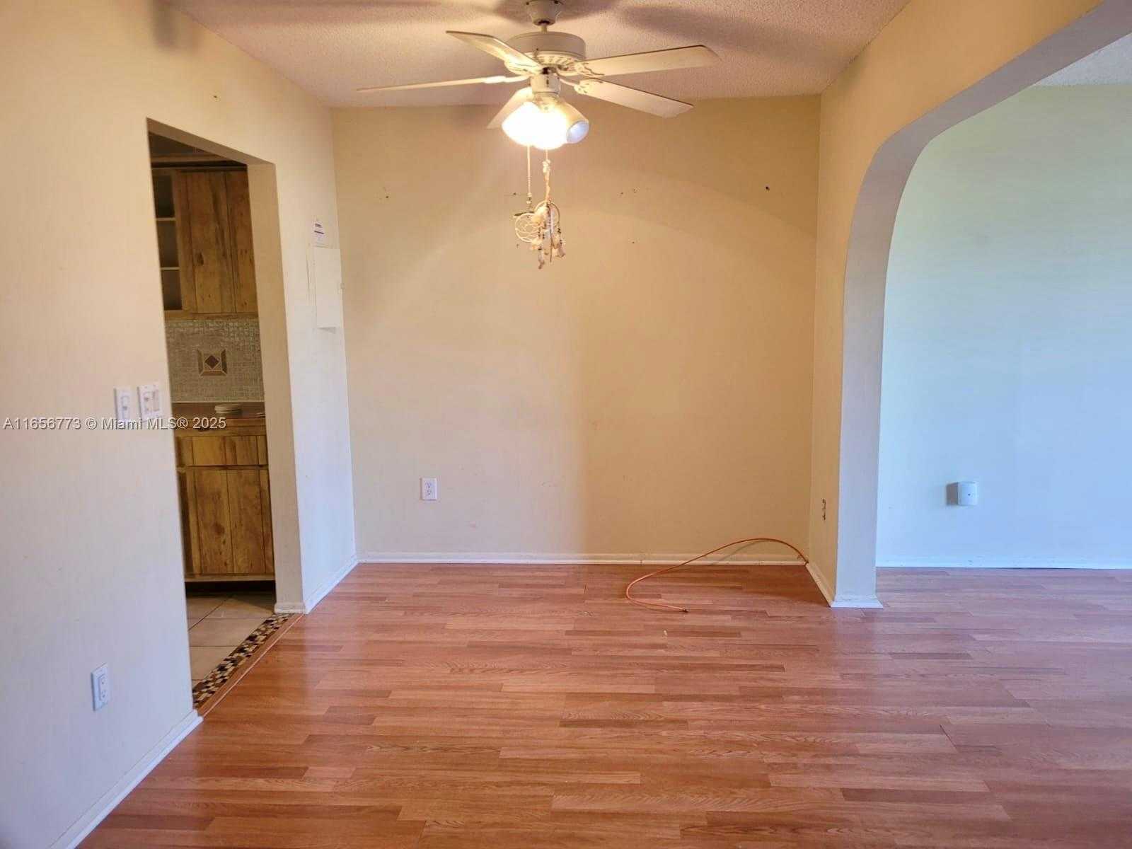 Small Image of 2886 EAST FERNLEY DR E #24, West Palm Beach Number 3
