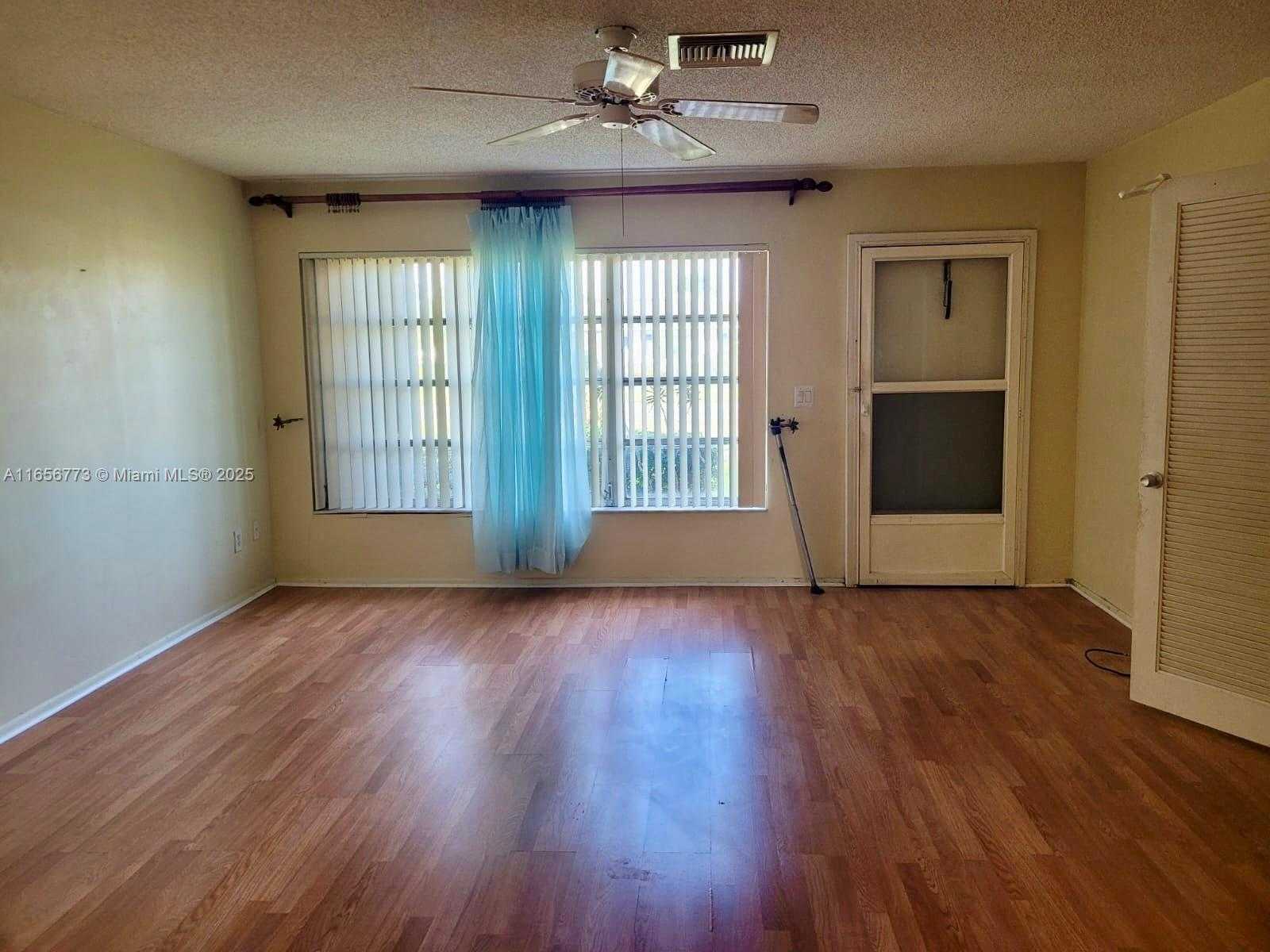 Small Image of 2886 EAST FERNLEY DR E #24, West Palm Beach Number 4