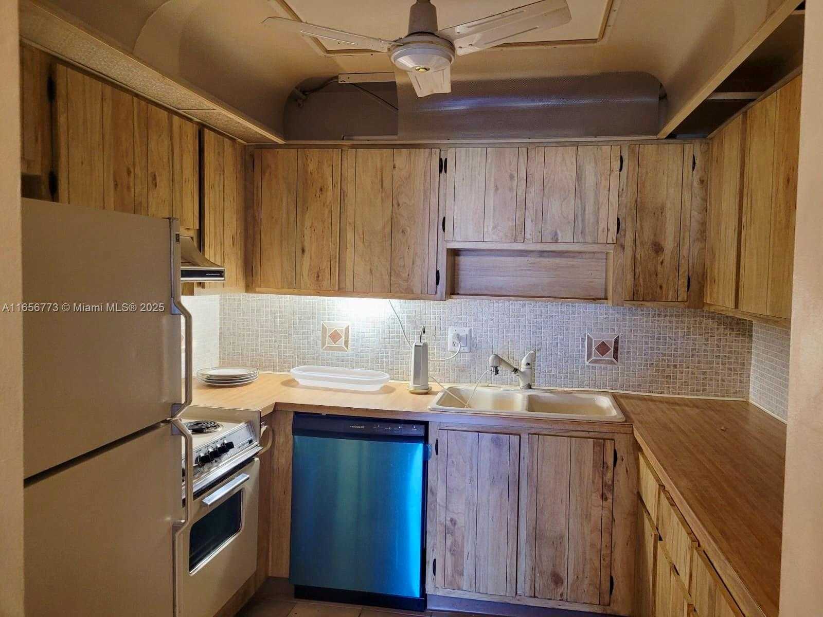 Small Image of 2886 EAST FERNLEY DR E #24, West Palm Beach Number 6