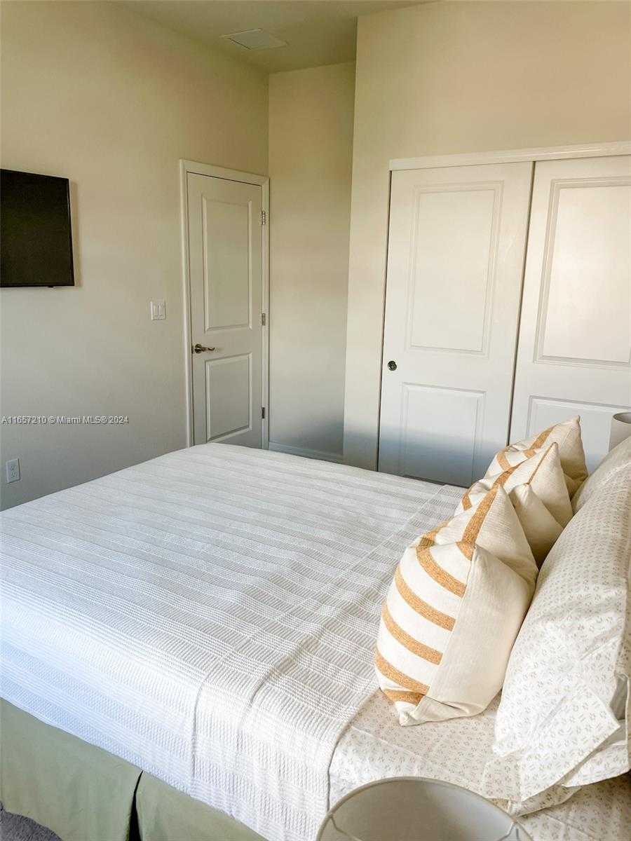 Small Image of 5100 EUCALYPTUS DR #2, Hollywood Number 17