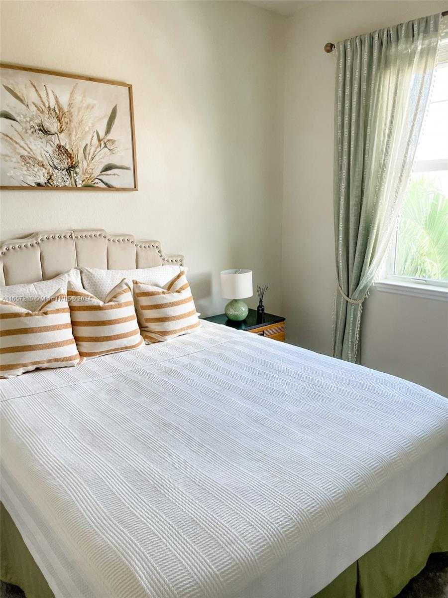 Small Image of 5100 EUCALYPTUS DR #2, Hollywood Number 18