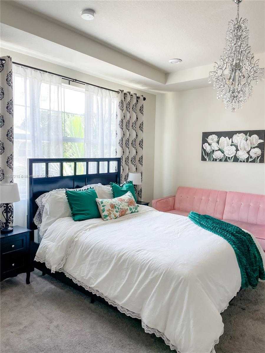 Small Image of 5100 EUCALYPTUS DR #2, Hollywood Number 21