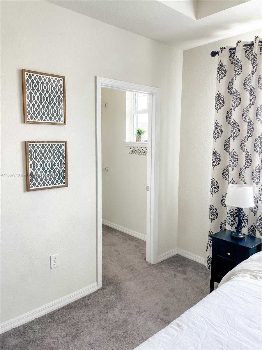 Small Image of 5100 EUCALYPTUS DR #2, Hollywood Number 22