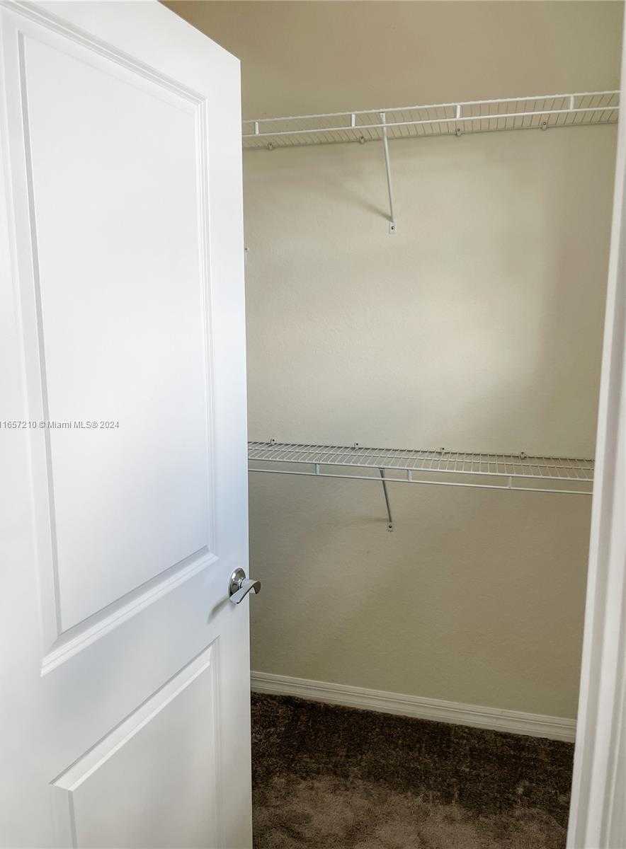 Small Image of 5100 EUCALYPTUS DR #2, Hollywood Number 23
