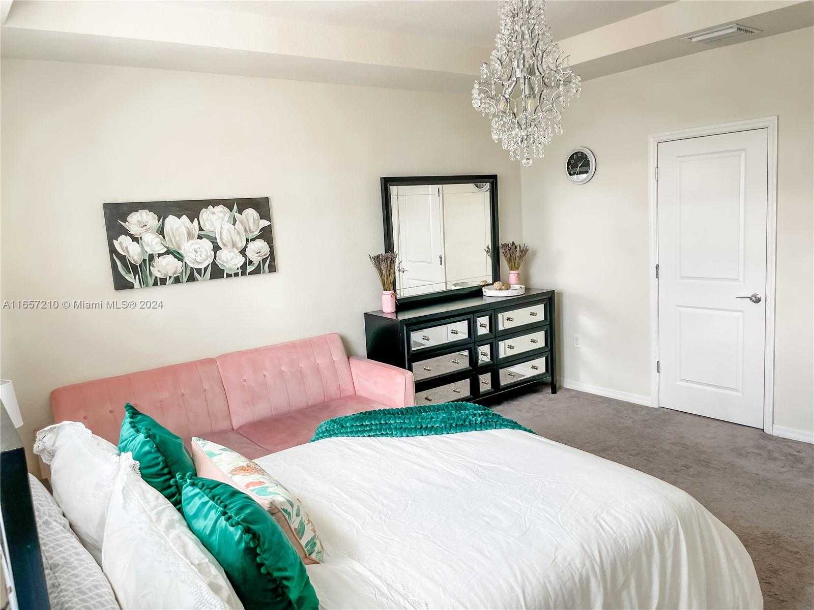 Small Image of 5100 EUCALYPTUS DR #2, Hollywood Number 24