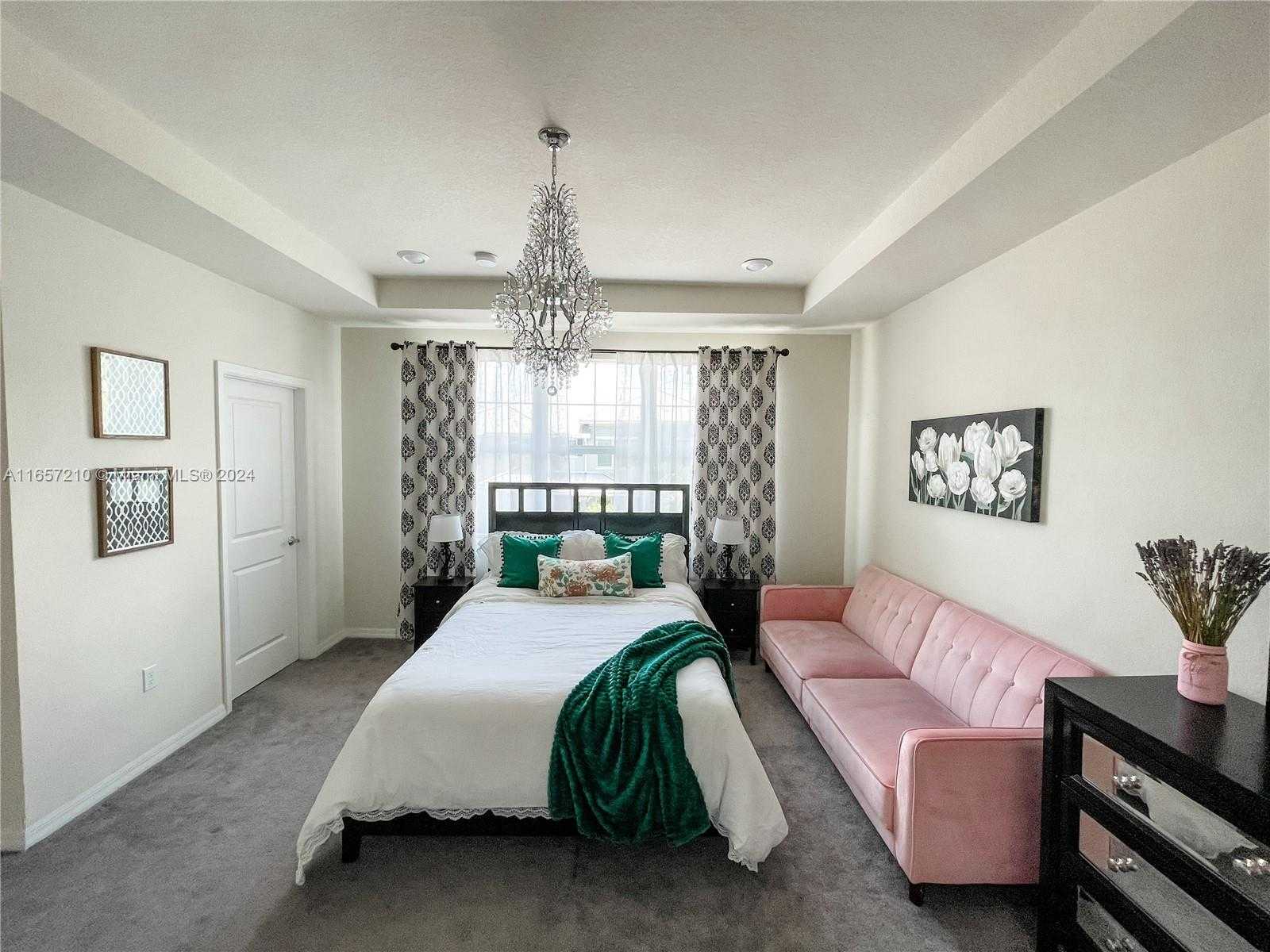 Small Image of 5100 EUCALYPTUS DR #2, Hollywood Number 25