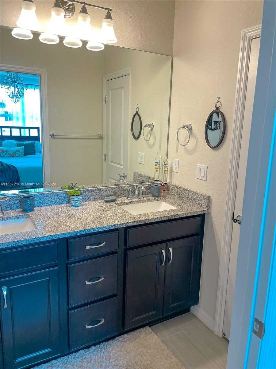 Small Image of 5100 EUCALYPTUS DR #2, Hollywood Number 27