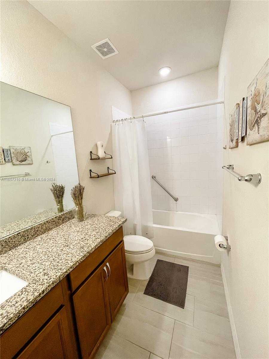 Small Image of 5100 EUCALYPTUS DR #2, Hollywood Number 31