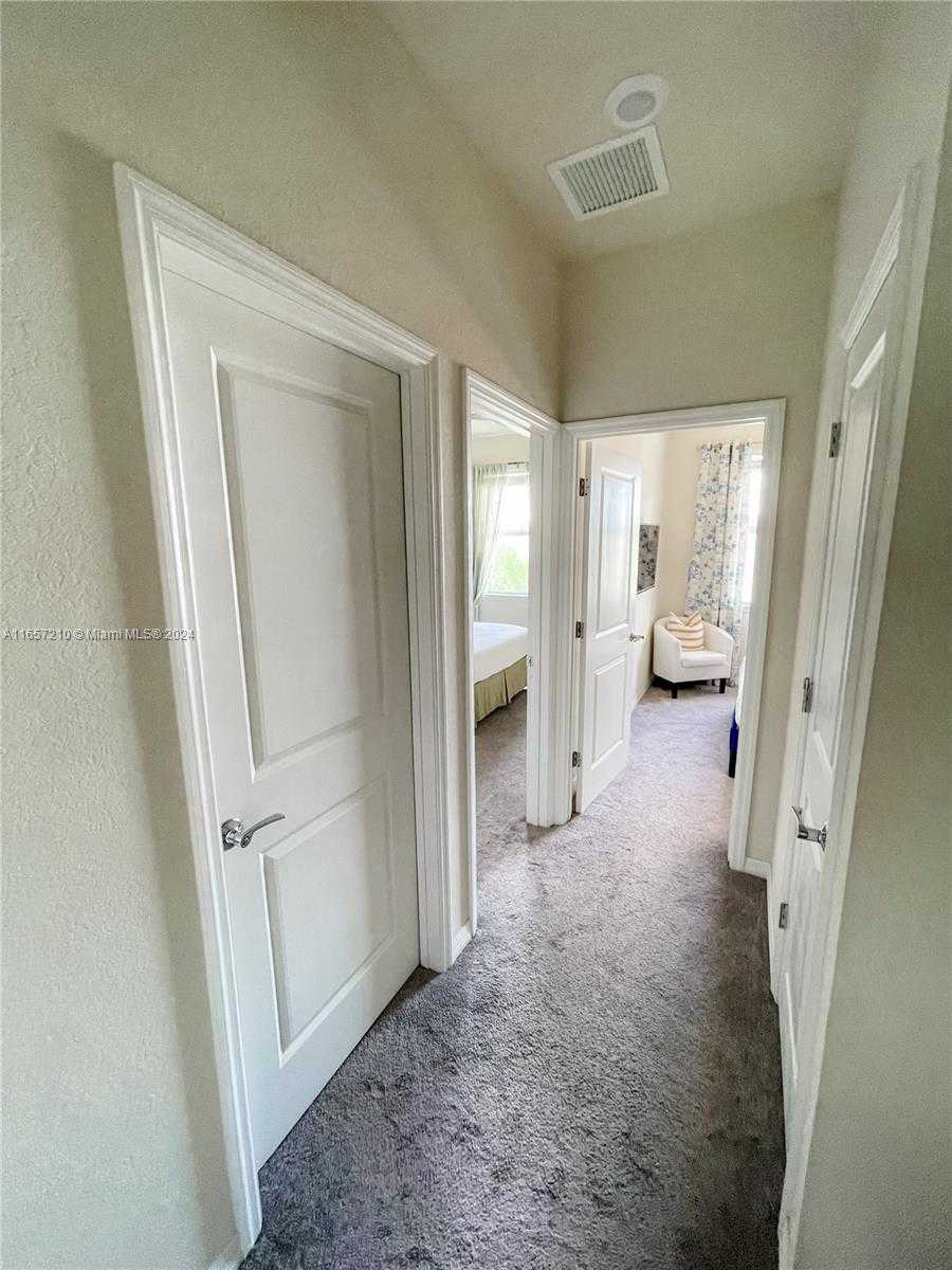 Small Image of 5100 EUCALYPTUS DR #2, Hollywood Number 32