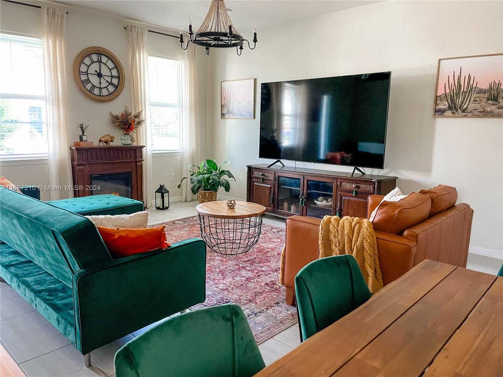Small Image of 5100 EUCALYPTUS DR #2, Hollywood Number 34