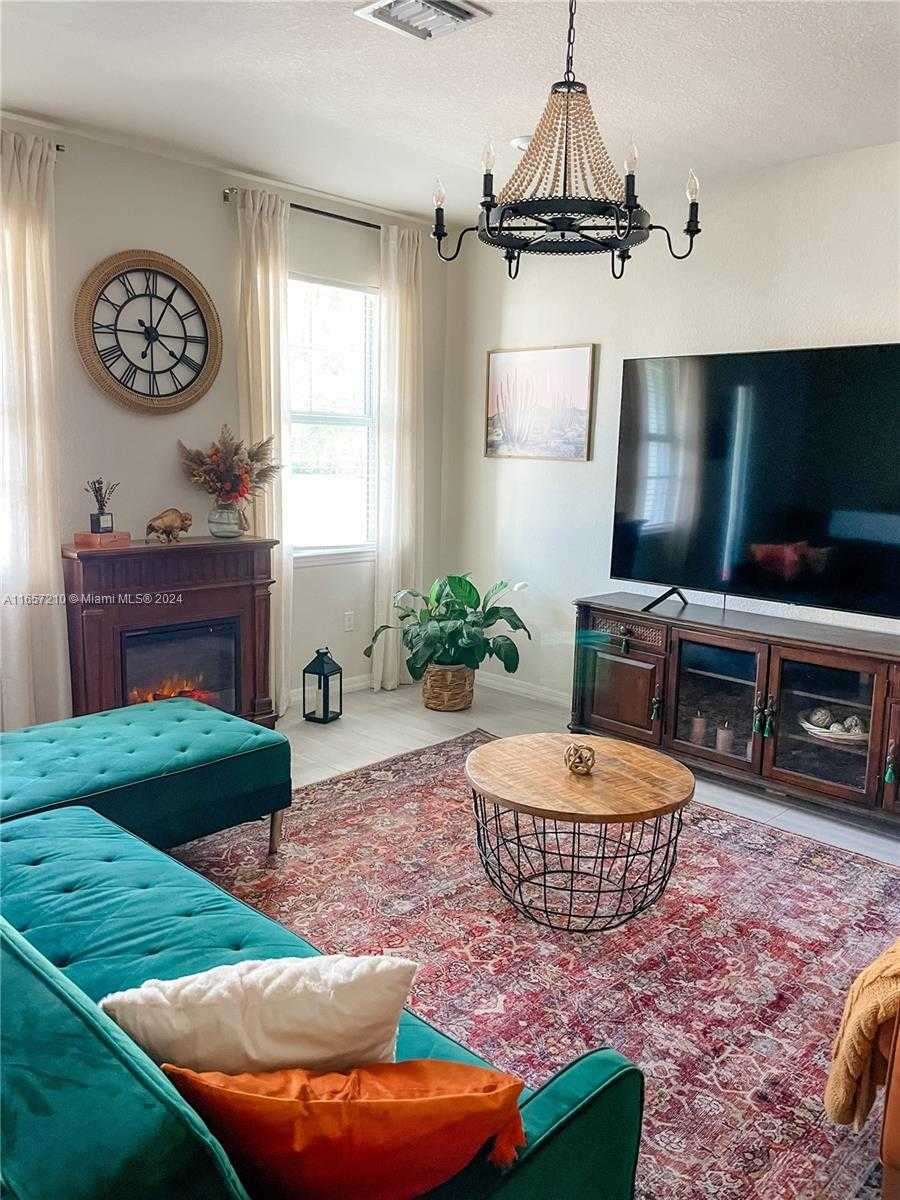 Small Image of 5100 EUCALYPTUS DR #2, Hollywood Number 35