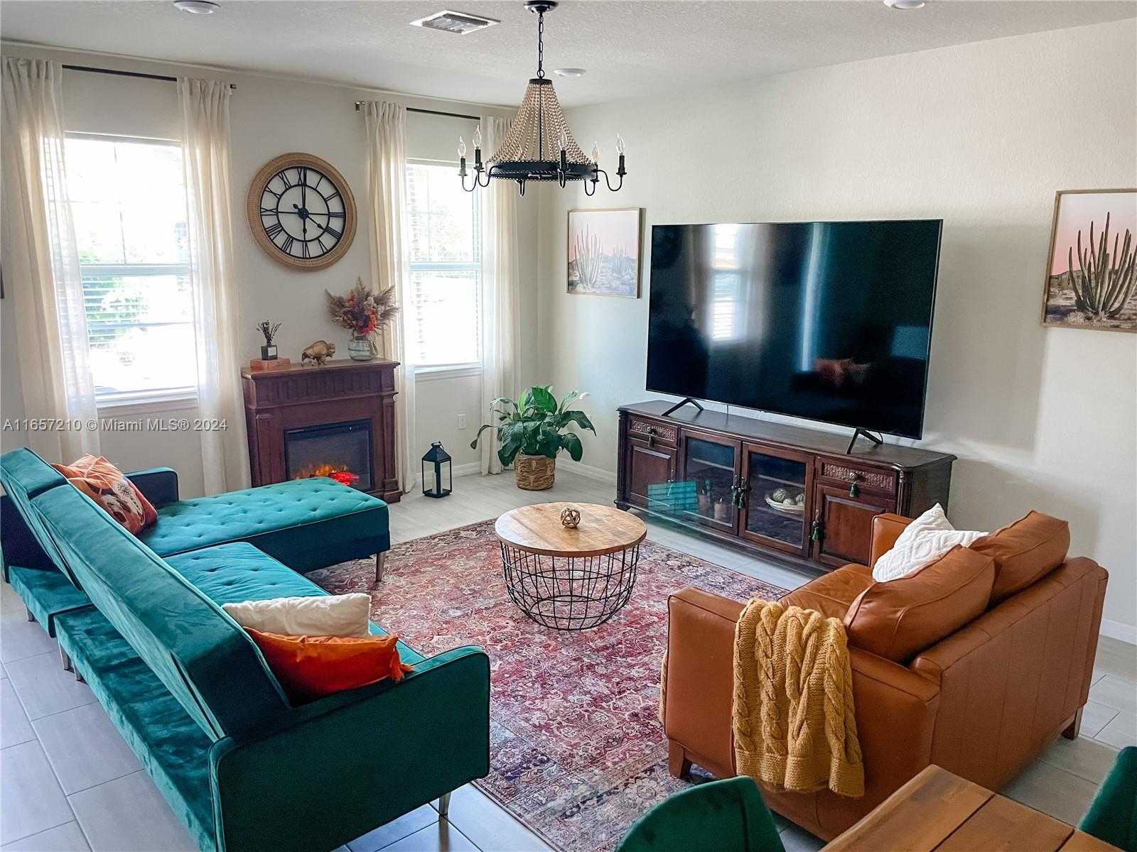 Small Image of 5100 EUCALYPTUS DR #2, Hollywood Number 37