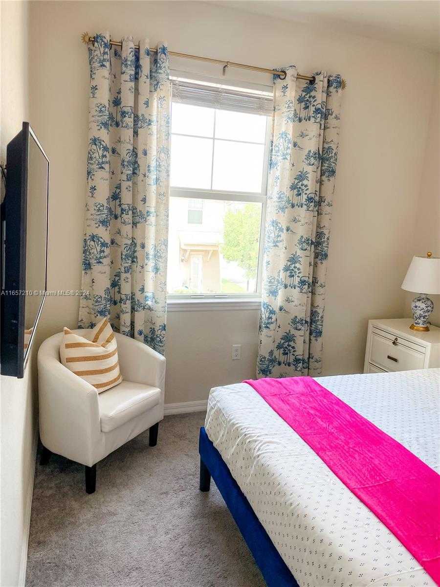 Small Image of 5100 EUCALYPTUS DR #2, Hollywood Number 8