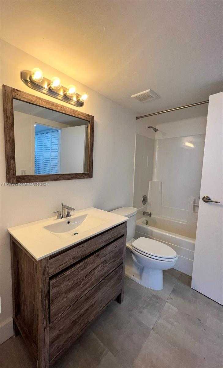 Small Image of 13499 BISCAYNE BLVD #1405, North Miami Number 12