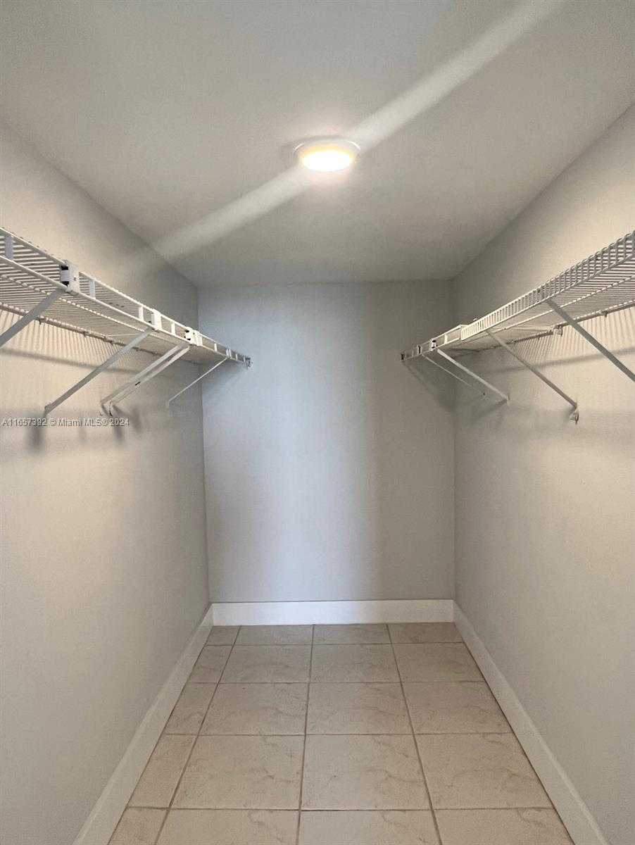Small Image of 13499 BISCAYNE BLVD #1405, North Miami Number 16