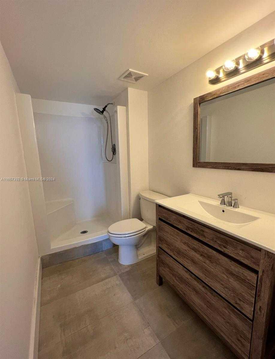 Small Image of 13499 BISCAYNE BLVD #1405, North Miami Number 17