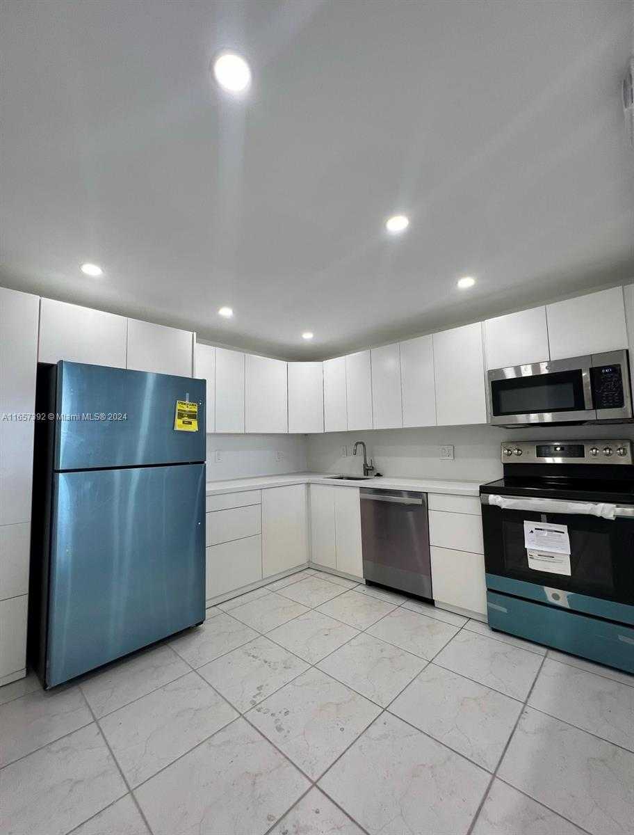 Small Image of 13499 BISCAYNE BLVD #1405, North Miami Number 2