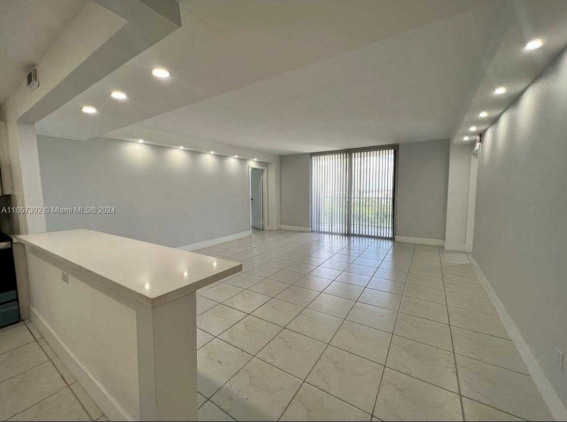 Small Image of 13499 BISCAYNE BLVD #1405, North Miami Number 4