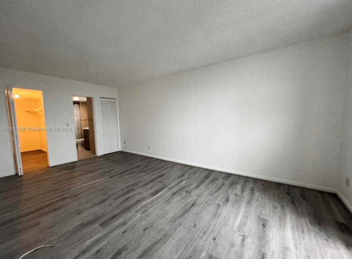 Small Image of 13499 BISCAYNE BLVD #1205, North Miami Number 14