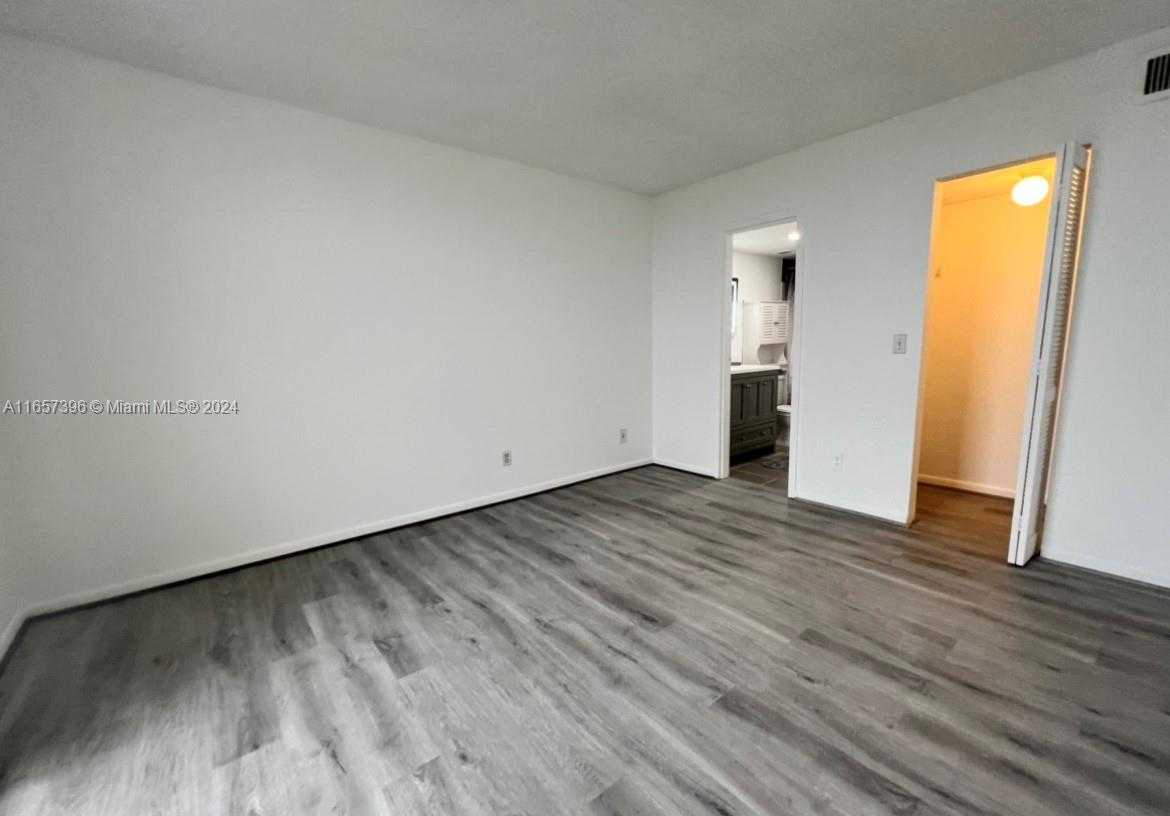 Small Image of 13499 BISCAYNE BLVD #1205, North Miami Number 23