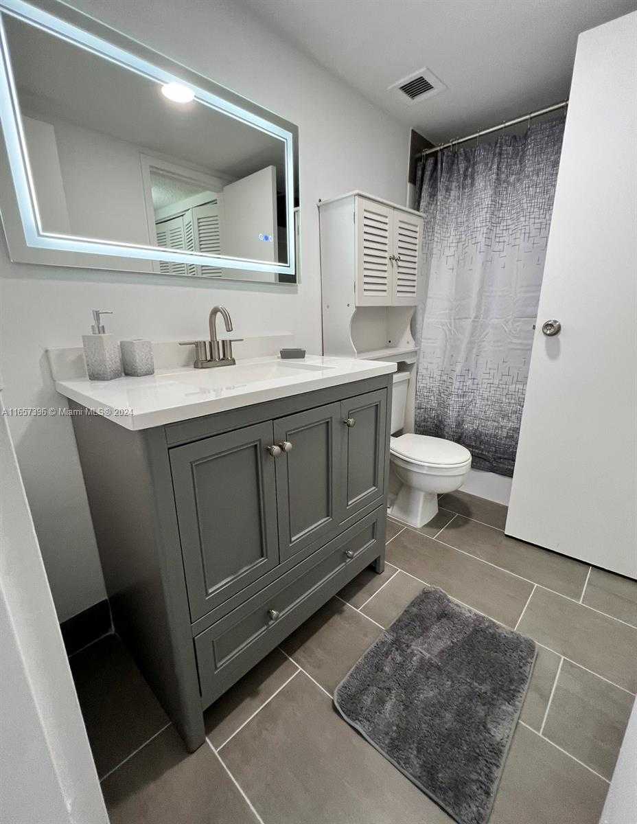 Small Image of 13499 BISCAYNE BLVD #1205, North Miami Number 26