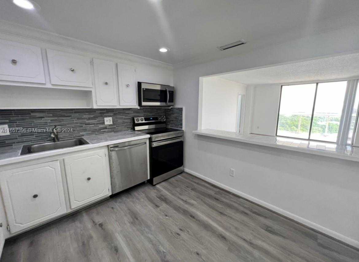 Small Image of 13499 BISCAYNE BLVD #1205, North Miami Number 3