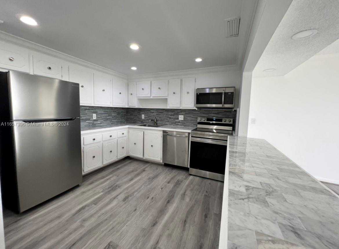 Small Image of 13499 BISCAYNE BLVD #1205, North Miami Number 4