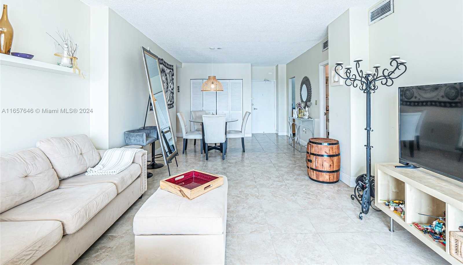 Small Image of 300 BAYVIEW DR #1012, Sunny Isles Beach Number 10
