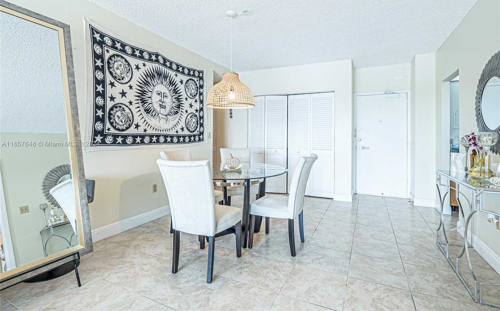 Small Image of 300 BAYVIEW DR #1012, Sunny Isles Beach Number 11