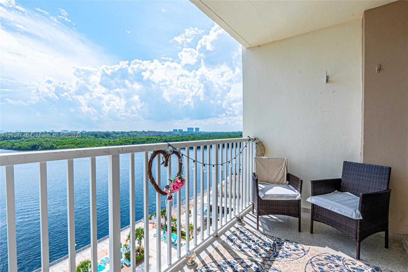 Small Image of 300 BAYVIEW DR #1012, Sunny Isles Beach Number 13