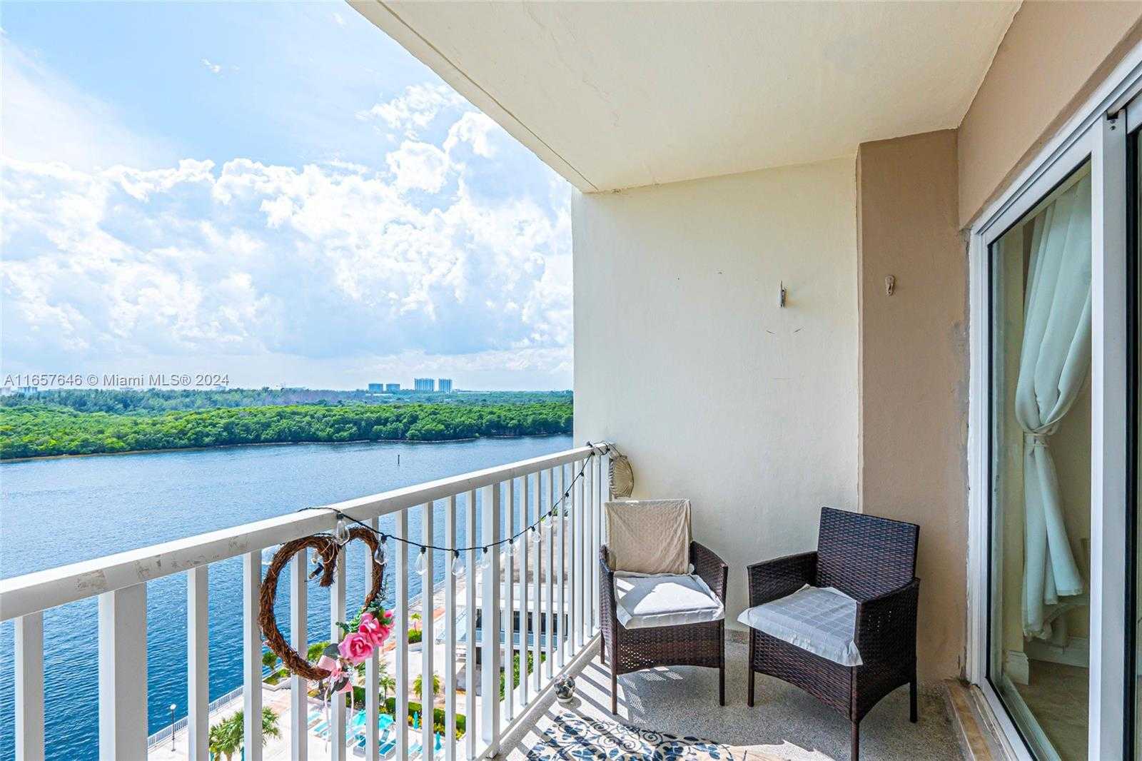 Small Image of 300 BAYVIEW DR #1012, Sunny Isles Beach Number 14