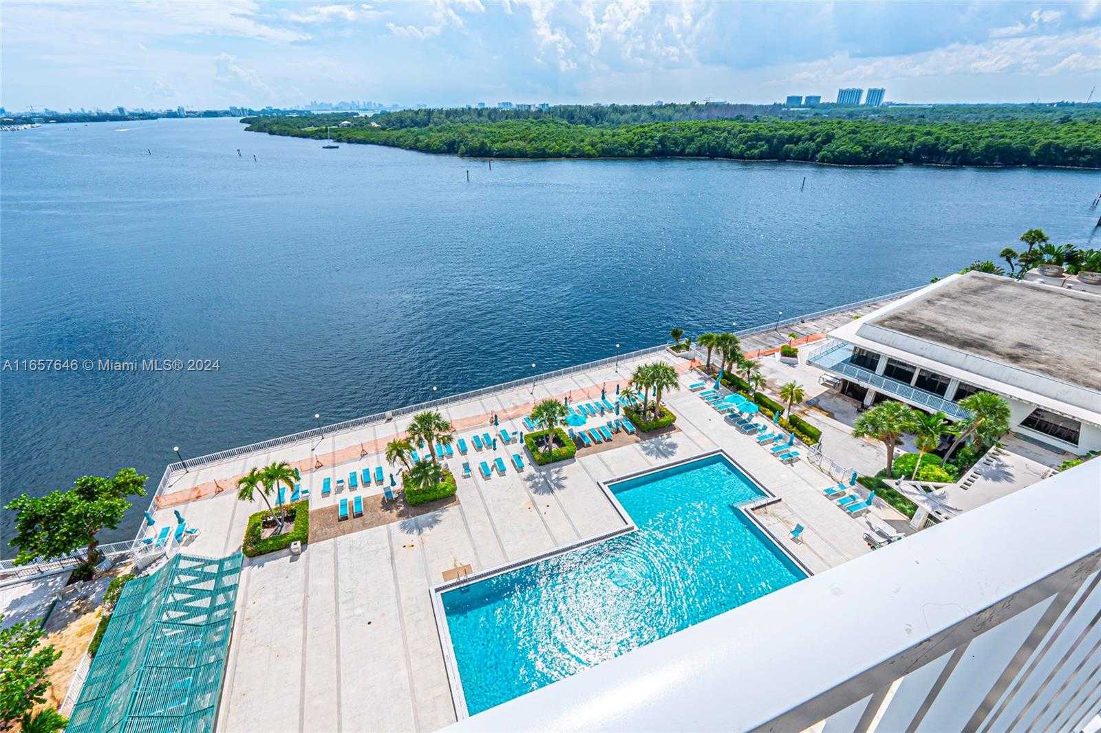Small Image of 300 BAYVIEW DR #1012, Sunny Isles Beach Number 19