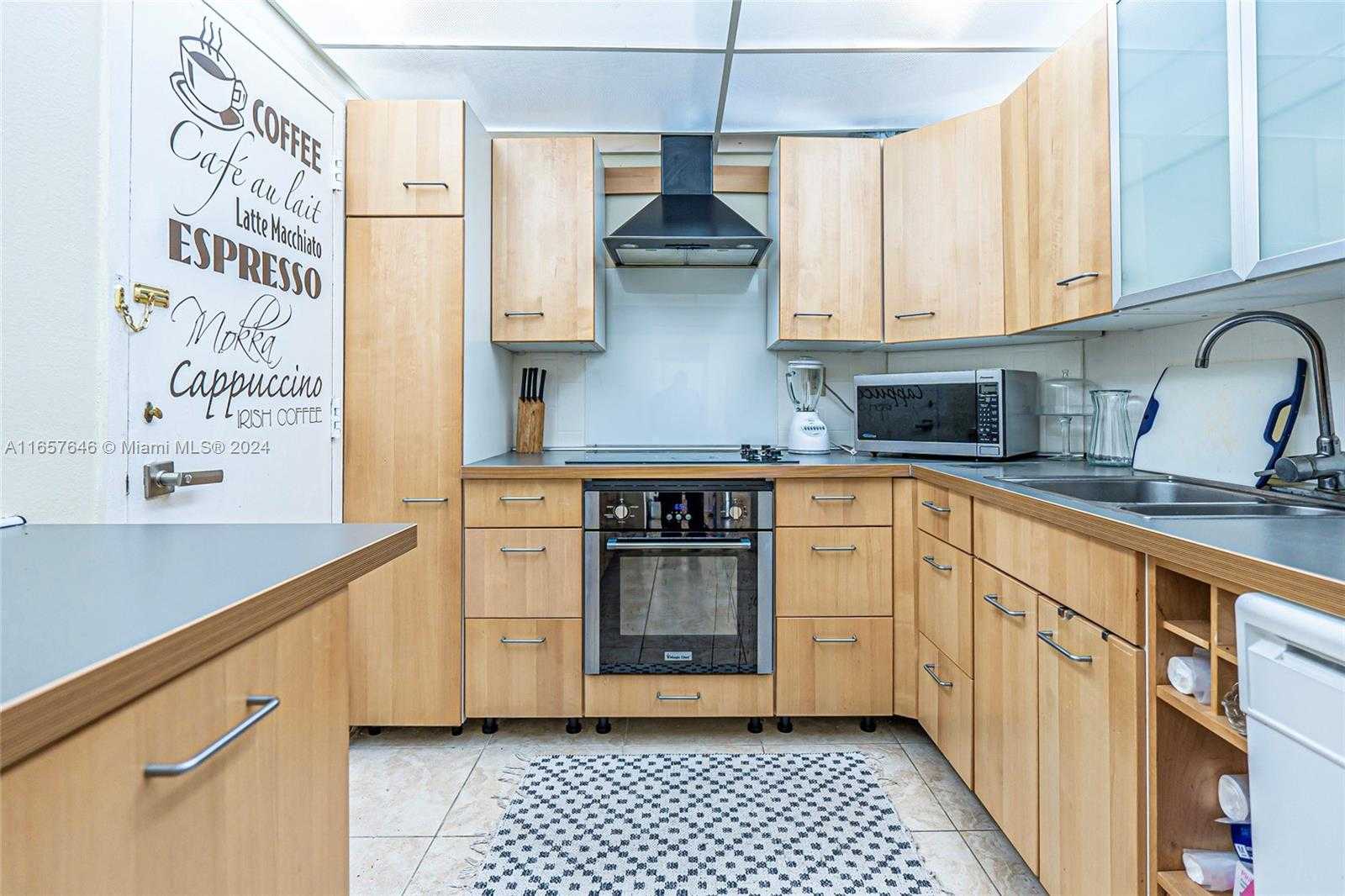 Small Image of 300 BAYVIEW DR #1012, Sunny Isles Beach Number 26
