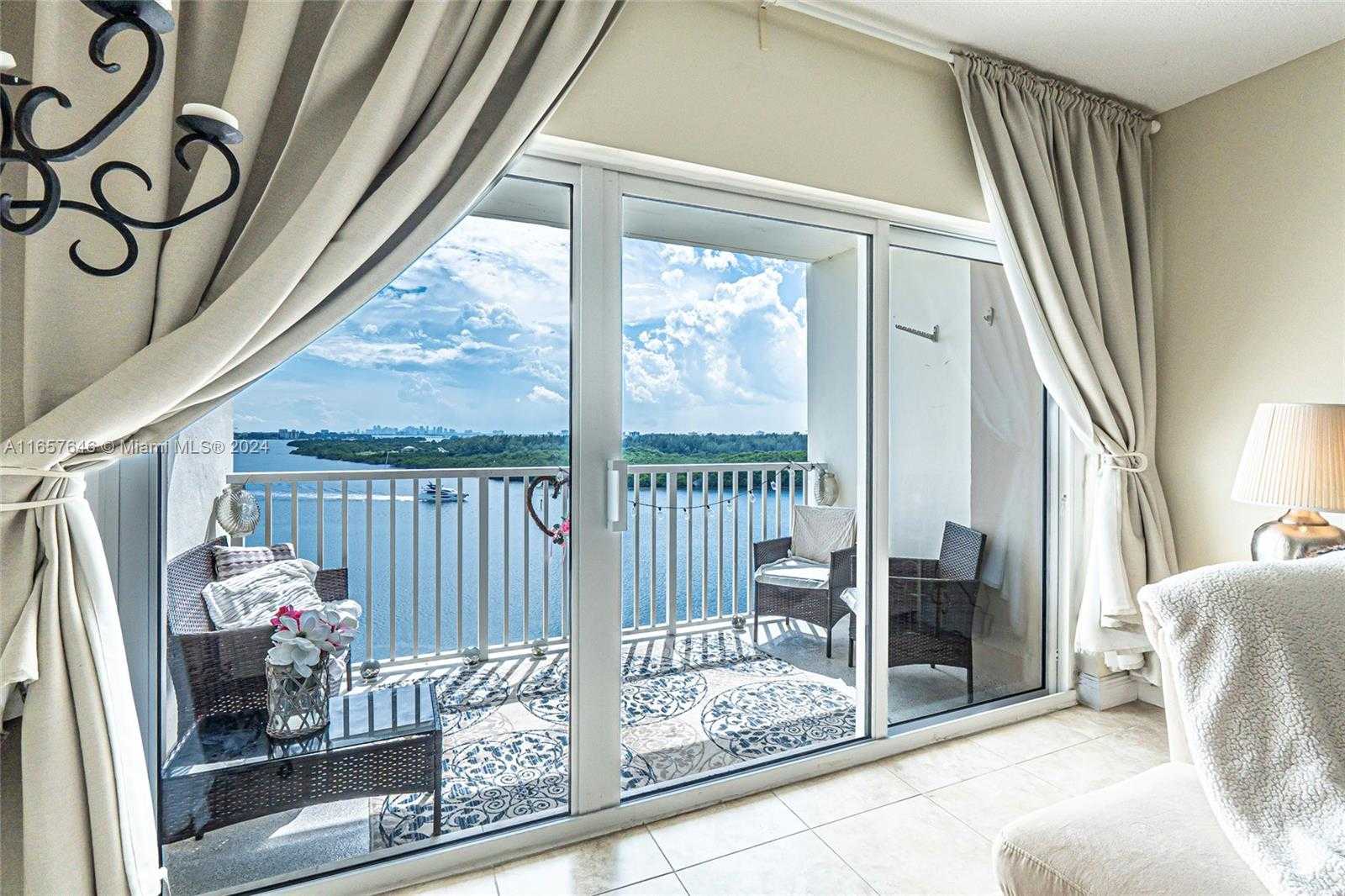 Small Image of 300 BAYVIEW DR #1012, Sunny Isles Beach Number 3