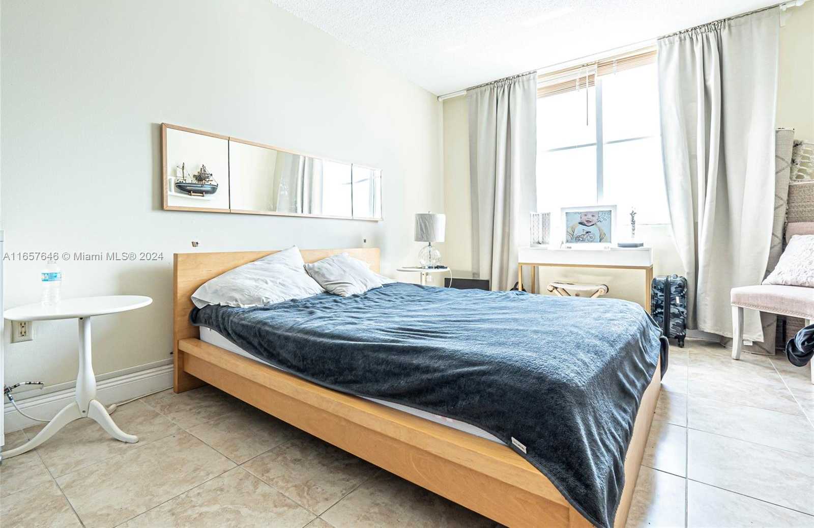 Small Image of 300 BAYVIEW DR #1012, Sunny Isles Beach Number 30
