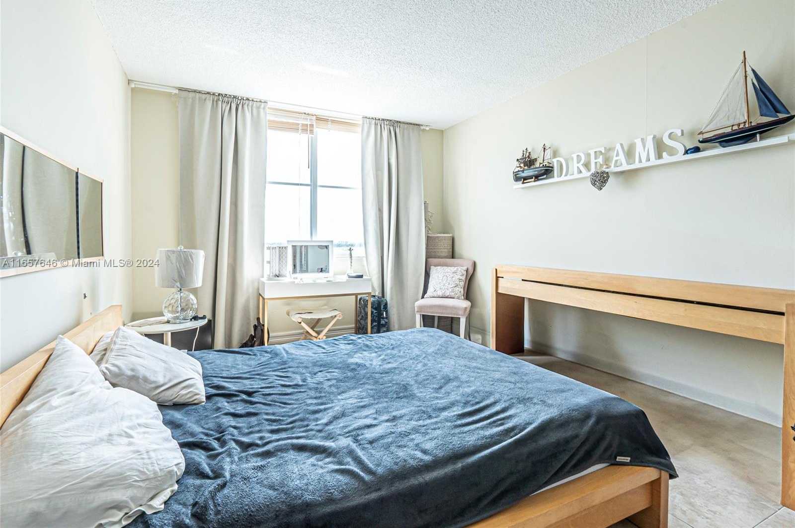 Small Image of 300 BAYVIEW DR #1012, Sunny Isles Beach Number 31