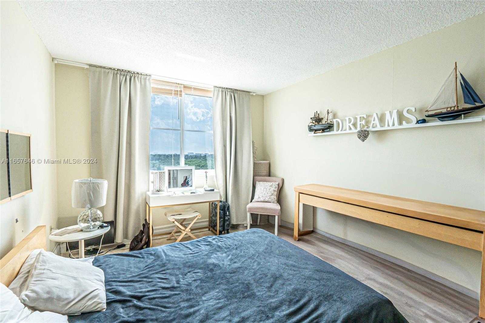 Small Image of 300 BAYVIEW DR #1012, Sunny Isles Beach Number 32