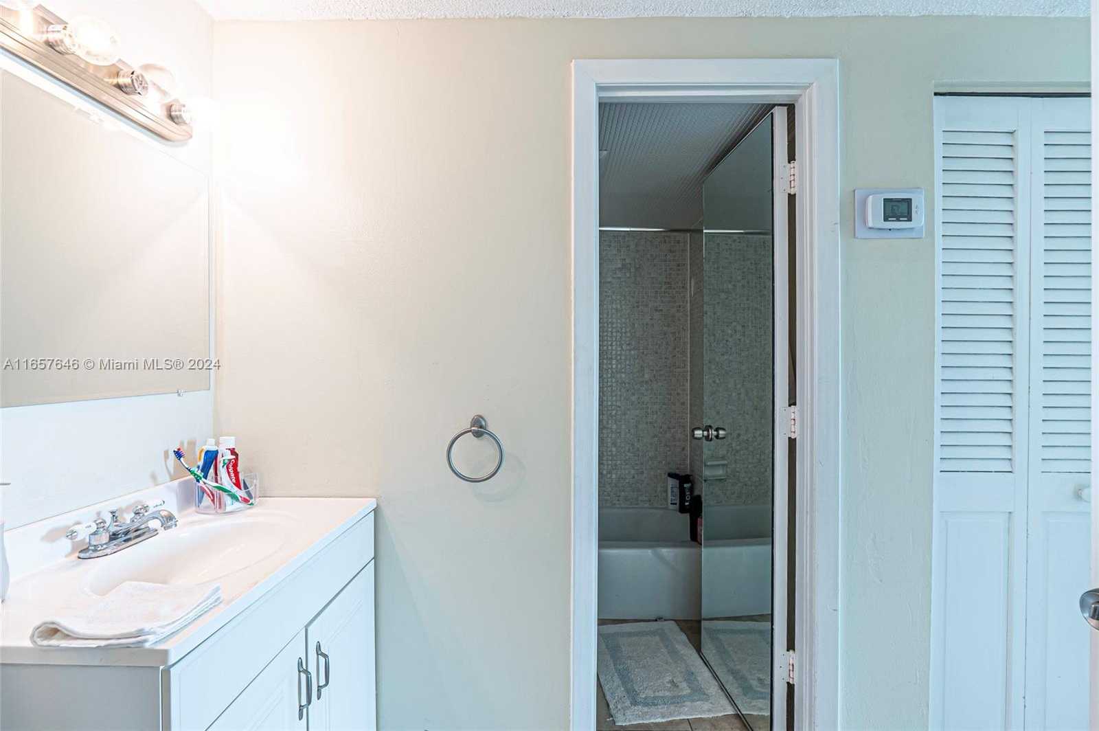 Small Image of 300 BAYVIEW DR #1012, Sunny Isles Beach Number 38